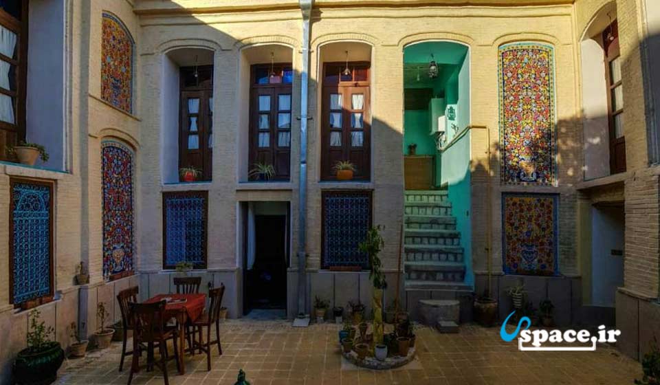نمای بیرونی اقامتگاه سنتی پسین - شیراز