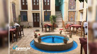 نمای حیاط اقامتگاه سنتی پسین - شیراز